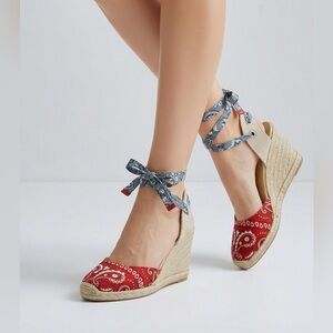 NINE WEST red blue bandana ankle strap wedges size 7.5 M
